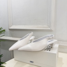 LOEWE 罗意威 2026秋冬新品 Origami Cubic 尖头方跟后空鞋 ————————— LOEWE作为这两 LOEWE 罗意威 2026秋冬新品 Origami Cubic 尖头方跟后空鞋 ————————— LOEWE作为这两