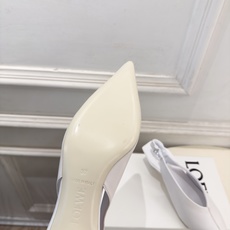 LOEWE 罗意威 2026秋冬新品 Origami Cubic 尖头方跟后空鞋 ————————— LOEWE作为这两 LOEWE 罗意威 2026秋冬新品 Origami Cubic 尖头方跟后空鞋 ————————— LOEWE作为这两