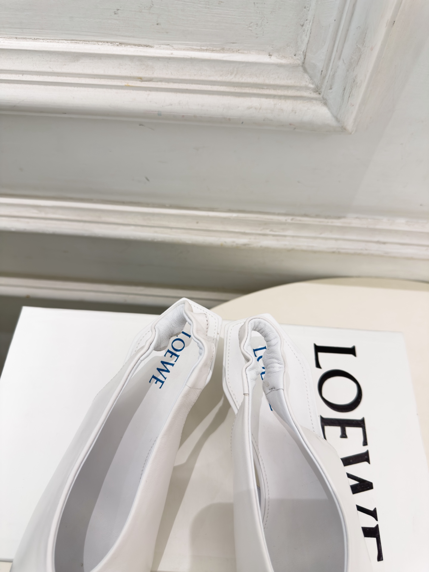 LOEWE 罗意威 2026秋冬新品 Origami Cubic 尖头方跟后空鞋 ————————— LOEWE作为这两 LOEWE 罗意威 2026秋冬新品 Origami Cubic 尖头方跟后空鞋 ————————— LOEWE作为这两