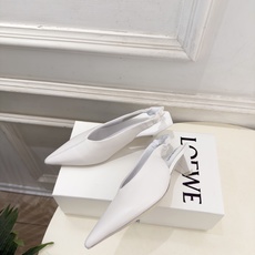 LOEWE 罗意威 2026秋冬新品 Origami Cubic 尖头方跟后空鞋 ————————— LOEWE作为这两 LOEWE 罗意威 2026秋冬新品 Origami Cubic 尖头方跟后空鞋 ————————— LOEWE作为这两