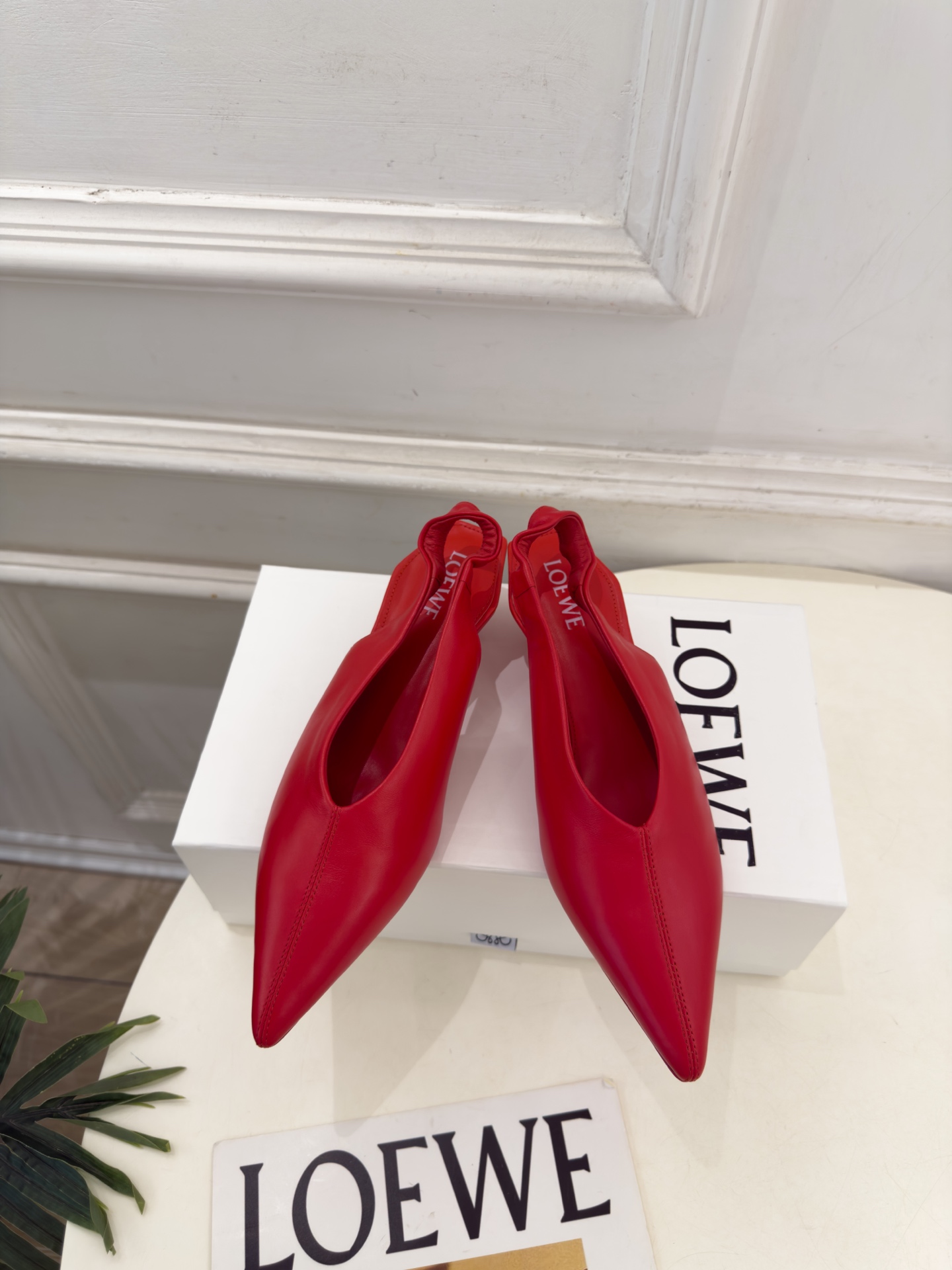 LOEWE 罗意威 2026秋冬新品 Origami Cubic 尖头方跟后空鞋 ————————— LOEWE作为这两 LOEWE 罗意威 2026秋冬新品 Origami Cubic 尖头方跟后空鞋 ————————— LOEWE作为这两