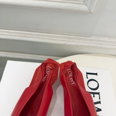 LOEWE 罗意威 2026秋冬新品 Origami Cubic 尖头方跟后空鞋 ————————— LOEWE作为这两 LOEWE 罗意威 2026秋冬新品 Origami Cubic 尖头方跟后空鞋 ————————— LOEWE作为这两