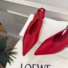 LOEWE 罗意威 2026秋冬新品 Origami Cubic 尖头方跟后空鞋 ————————— LOEWE作为这两 LOEWE 罗意威 2026秋冬新品 Origami Cubic 尖头方跟后空鞋 ————————— LOEWE作为这两