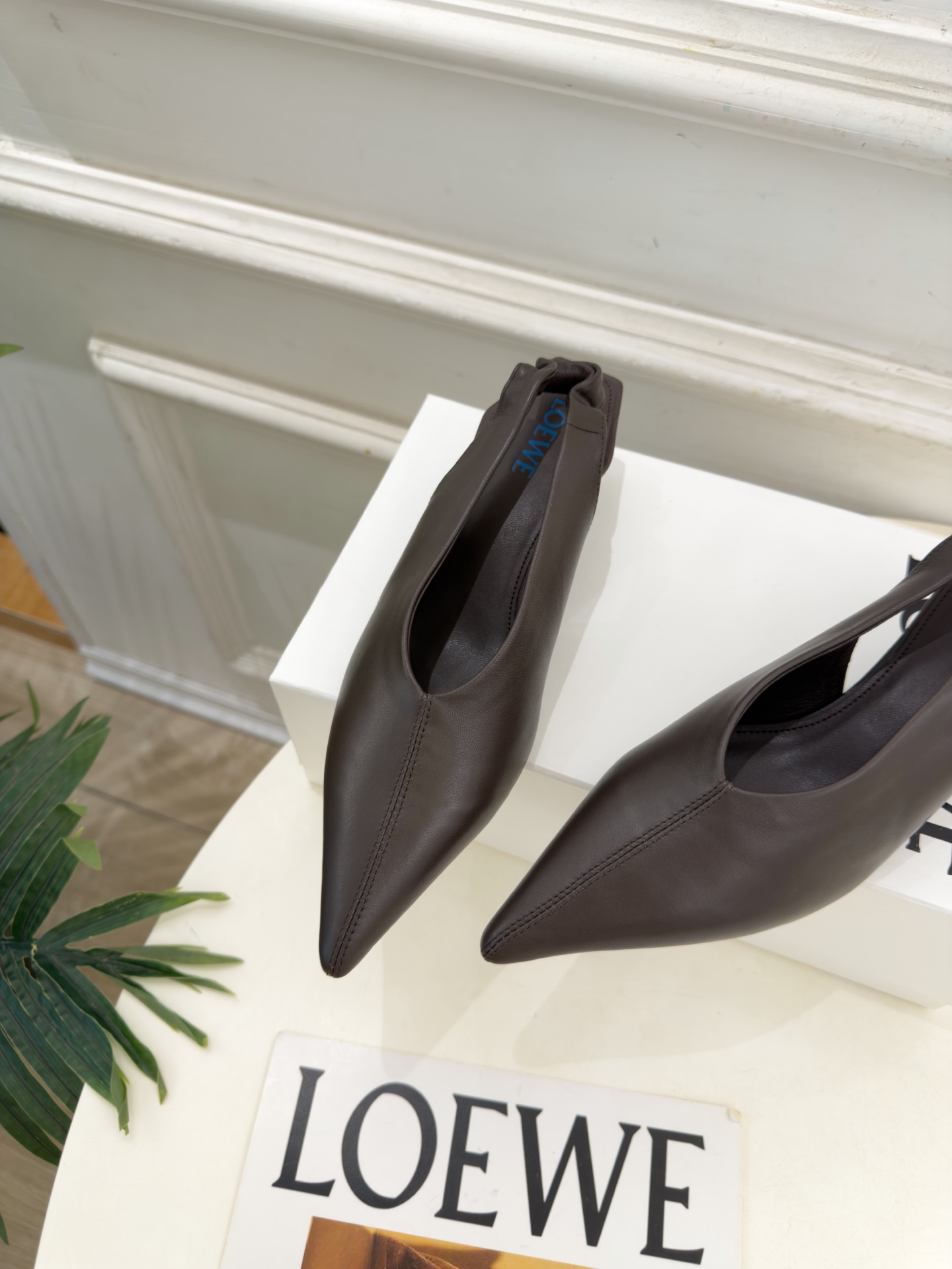 LOEWE 罗意威 2026秋冬新品 Origami Cubic 尖头方跟后空鞋 ————————— LOEWE作为这两