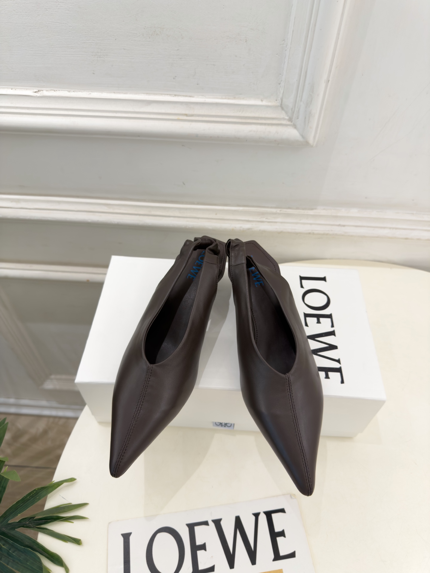 LOEWE 罗意威 2026秋冬新品 Origami Cubic 尖头方跟后空鞋 ————————— LOEWE作为这两 LOEWE 罗意威 2026秋冬新品 Origami Cubic 尖头方跟后空鞋 ————————— LOEWE作为这两