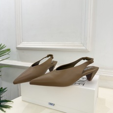 LOEWE 罗意威 2026秋冬新品 Origami Cubic 尖头方跟后空鞋 ————————— LOEWE作为这两 LOEWE 罗意威 2026秋冬新品 Origami Cubic 尖头方跟后空鞋 ————————— LOEWE作为这两