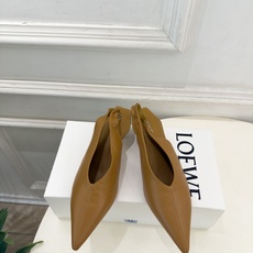 LOEWE 罗意威 2026秋冬新品 Origami Cubic 尖头方跟后空鞋 ————————— LOEWE作为这两 LOEWE 罗意威 2026秋冬新品 Origami Cubic 尖头方跟后空鞋 ————————— LOEWE作为这两