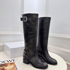 Chloé | 克洛伊 26𝐬𝐬 ⭐️今日推荐 2026秋冬新品 经典皮带扣做旧擦色粗跟短靴 长靴上新🆕 ❥ BS升级 Chloé | 克洛伊 26𝐬𝐬 ⭐️今日推荐 2026秋冬新品 经典皮带扣做旧擦色粗跟短靴 长靴上新🆕 ❥ BS升级