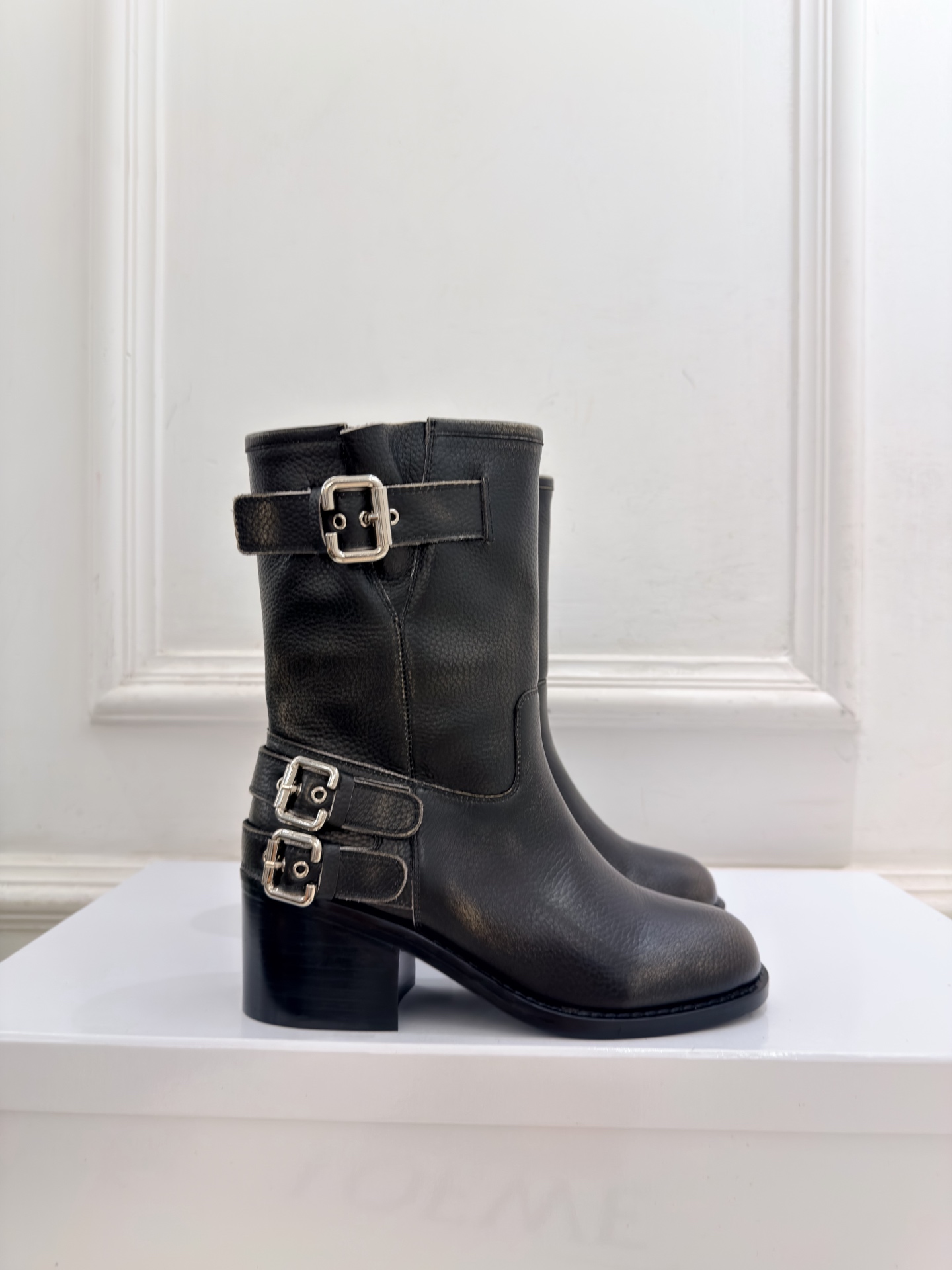 Chloé | 克洛伊 26𝐬𝐬 ⭐️今日推荐 2026秋冬新品 经典皮带扣做旧擦色粗跟短靴 长靴上新🆕 ❥ BS升级 Chloé | 克洛伊 26𝐬𝐬 ⭐️今日推荐 2026秋冬新品 经典皮带扣做旧擦色粗跟短靴 长靴上新🆕 ❥ BS升级