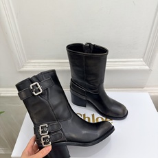 Chloé | 克洛伊 26𝐬𝐬 ⭐️今日推荐 2026秋冬新品 经典皮带扣做旧擦色粗跟短靴 长靴上新🆕 ❥ BS升级 Chloé | 克洛伊 26𝐬𝐬 ⭐️今日推荐 2026秋冬新品 经典皮带扣做旧擦色粗跟短靴 长靴上新🆕 ❥ BS升级