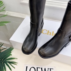 Chloé | 克洛伊 26𝐬𝐬 ⭐️今日推荐 2026秋冬新品 经典皮带扣做旧擦色粗跟短靴 长靴上新🆕 ❥ BS升级 Chloé | 克洛伊 26𝐬𝐬 ⭐️今日推荐 2026秋冬新品 经典皮带扣做旧擦色粗跟短靴 长靴上新🆕 ❥ BS升级