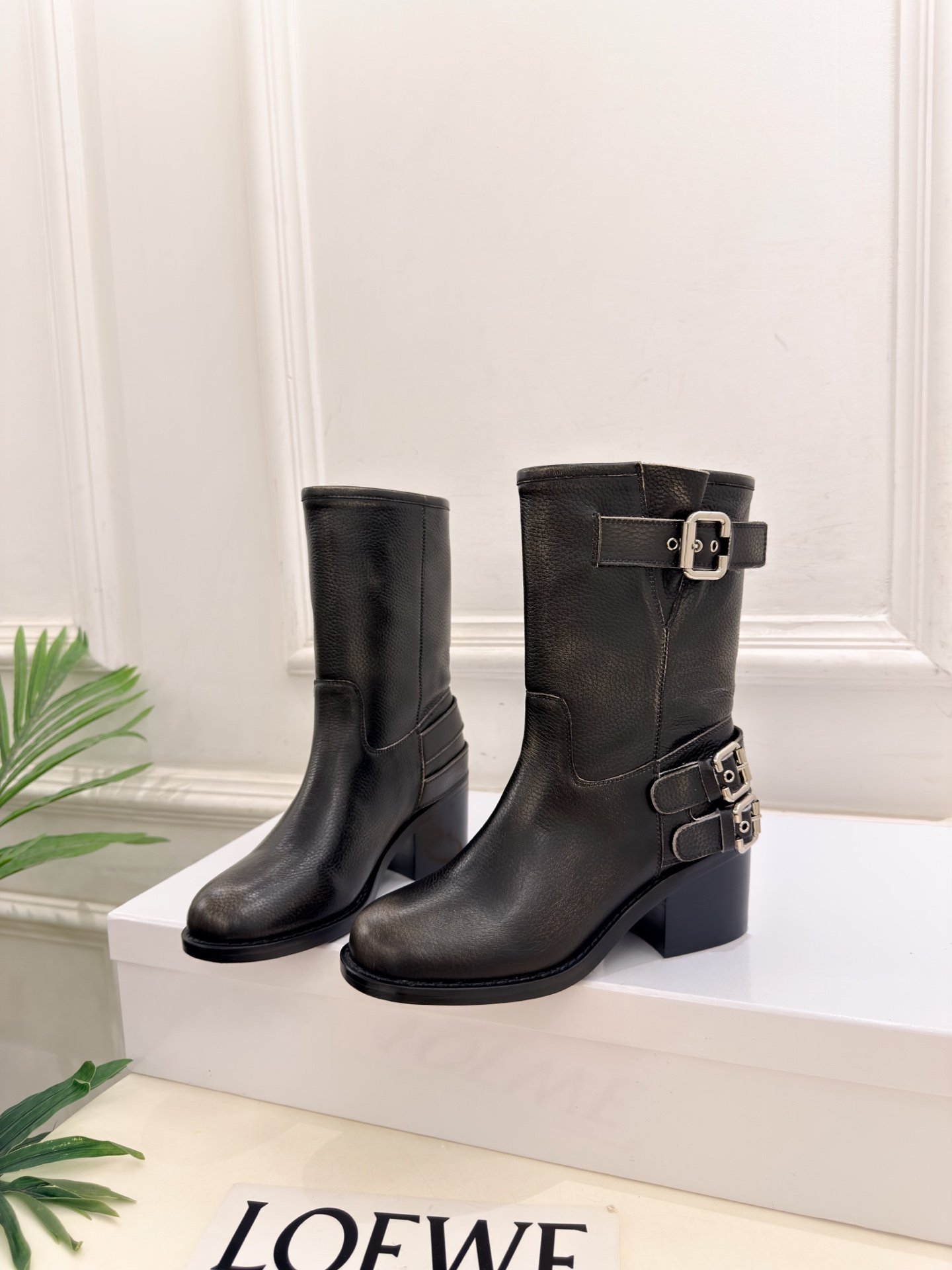 Chloé | 克洛伊 26𝐬𝐬 ⭐️今日推荐 2026秋冬新品 经典皮带扣做旧擦色粗跟短靴 长靴上新🆕 ❥ BS升级 Chloé | 克洛伊 26𝐬𝐬 ⭐️今日推荐 2026秋冬新品 经典皮带扣做旧擦色粗跟短靴 长靴上新🆕 ❥ BS升级