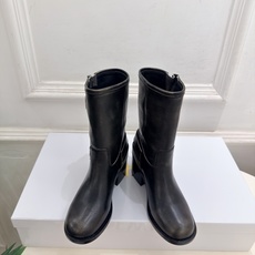 Chloé | 克洛伊 26𝐬𝐬 ⭐️今日推荐 2026秋冬新品 经典皮带扣做旧擦色粗跟短靴 长靴上新🆕 ❥ BS升级 Chloé | 克洛伊 26𝐬𝐬 ⭐️今日推荐 2026秋冬新品 经典皮带扣做旧擦色粗跟短靴 长靴上新🆕 ❥ BS升级