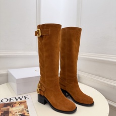 Chloé | 克洛伊 26𝐬𝐬 ⭐️今日推荐 2026秋冬新品 经典皮带扣做旧擦色粗跟短靴 长靴上新🆕 ❥ BS升级 Chloé | 克洛伊 26𝐬𝐬 ⭐️今日推荐 2026秋冬新品 经典皮带扣做旧擦色粗跟短靴 长靴上新🆕 ❥ BS升级