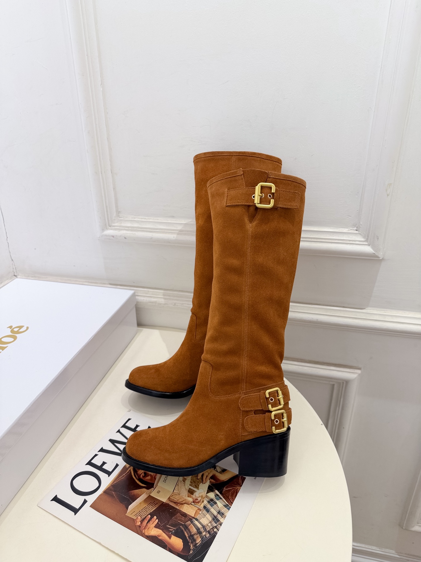 Chloé | 克洛伊 26𝐬𝐬 ⭐️今日推荐 2026秋冬新品 经典皮带扣做旧擦色粗跟短靴 长靴上新🆕 ❥ BS升级 Chloé | 克洛伊 26𝐬𝐬 ⭐️今日推荐 2026秋冬新品 经典皮带扣做旧擦色粗跟短靴 长靴上新🆕 ❥ BS升级