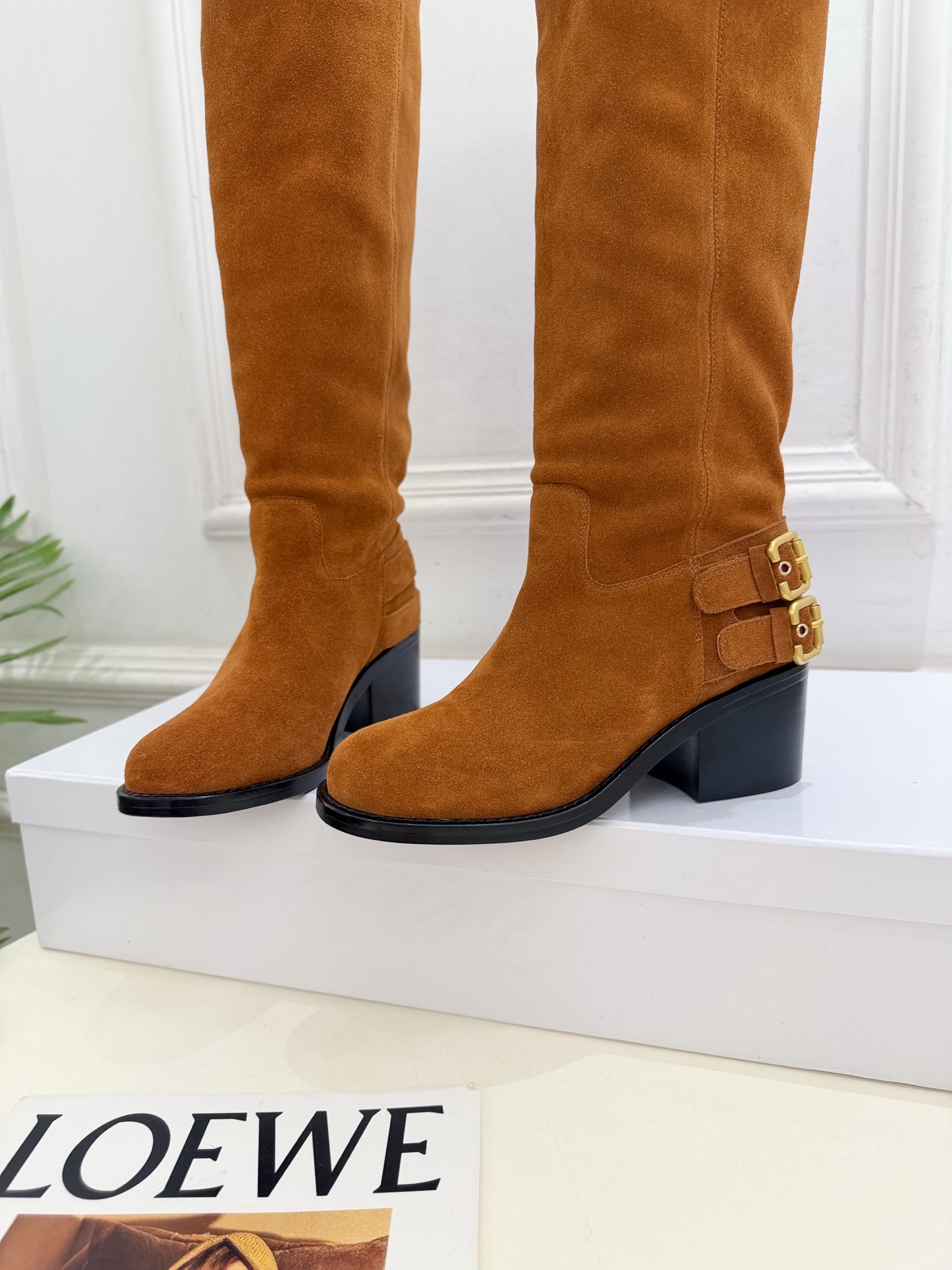 Chloé | 克洛伊 26𝐬𝐬 ⭐️今日推荐 2026秋冬新品 经典皮带扣做旧擦色粗跟短靴 长靴上新🆕 ❥ BS升级 Chloé | 克洛伊 26𝐬𝐬 ⭐️今日推荐 2026秋冬新品 经典皮带扣做旧擦色粗跟短靴 长靴上新🆕 ❥ BS升级