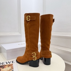 Chloé | 克洛伊 26𝐬𝐬 ⭐️今日推荐 2026秋冬新品 经典皮带扣做旧擦色粗跟短靴 长靴上新🆕 ❥ BS升级 Chloé | 克洛伊 26𝐬𝐬 ⭐️今日推荐 2026秋冬新品 经典皮带扣做旧擦色粗跟短靴 长靴上新🆕 ❥ BS升级