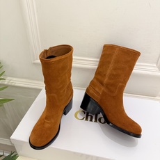 Chloé | 克洛伊 26𝐬𝐬 ⭐️今日推荐 2026秋冬新品 经典皮带扣做旧擦色粗跟短靴 长靴上新🆕 ❥ BS升级 Chloé | 克洛伊 26𝐬𝐬 ⭐️今日推荐 2026秋冬新品 经典皮带扣做旧擦色粗跟短靴 长靴上新🆕 ❥ BS升级