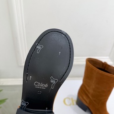 Chloé | 克洛伊 26𝐬𝐬 ⭐️今日推荐 2026秋冬新品 经典皮带扣做旧擦色粗跟短靴 长靴上新🆕 ❥ BS升级 Chloé | 克洛伊 26𝐬𝐬 ⭐️今日推荐 2026秋冬新品 经典皮带扣做旧擦色粗跟短靴 长靴上新🆕 ❥ BS升级