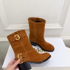 Chloé | 克洛伊 26𝐬𝐬 ⭐️今日推荐 2026秋冬新品 经典皮带扣做旧擦色粗跟短靴 长靴上新🆕 ❥ BS升级 Chloé | 克洛伊 26𝐬𝐬 ⭐️今日推荐 2026秋冬新品 经典皮带扣做旧擦色粗跟短靴 长靴上新🆕 ❥ BS升级