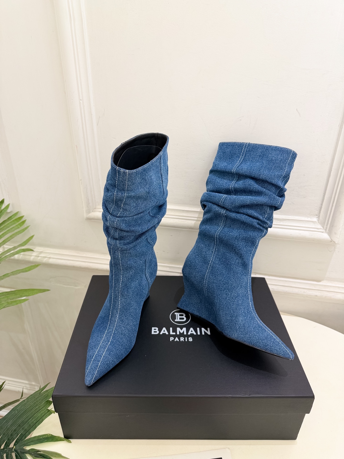 Balmain巴尔曼 代购级别⚠️2026秋冬新品尖头坡跟褶皱堆堆靴————————— 顶级奢侈品牌 低调奢华 设计都 Balmain巴尔曼 代购级别⚠️2026秋冬新品尖头坡跟褶皱堆堆靴————————— 顶级奢侈品牌 低调奢华 设计都