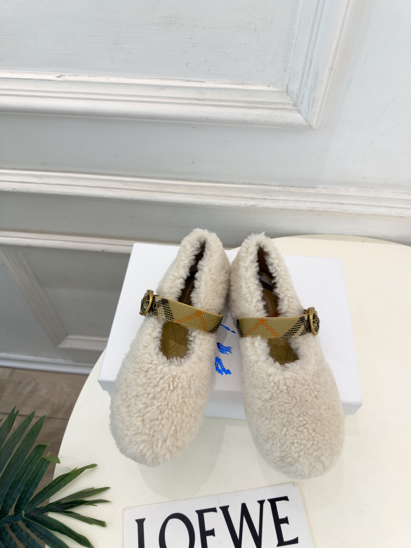 Burberry巴宝莉 2026秋冬新品 经典格纹扣带玛丽珍平底毛毛鞋 ————————— 作为这两年最受欢迎的设计师牌