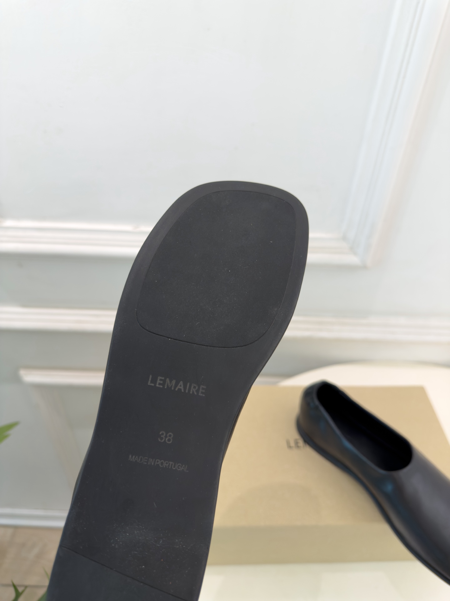 LEMAIRE 2026秋冬新品 极简复古一脚蹬平底鞋 ————————— 作为这两年最受欢迎的设计师牌,设计简单、细 LEMAIRE 2026秋冬新品 极简复古一脚蹬平底鞋 ————————— 作为这两年最受欢迎的设计师牌,设计简单、细
