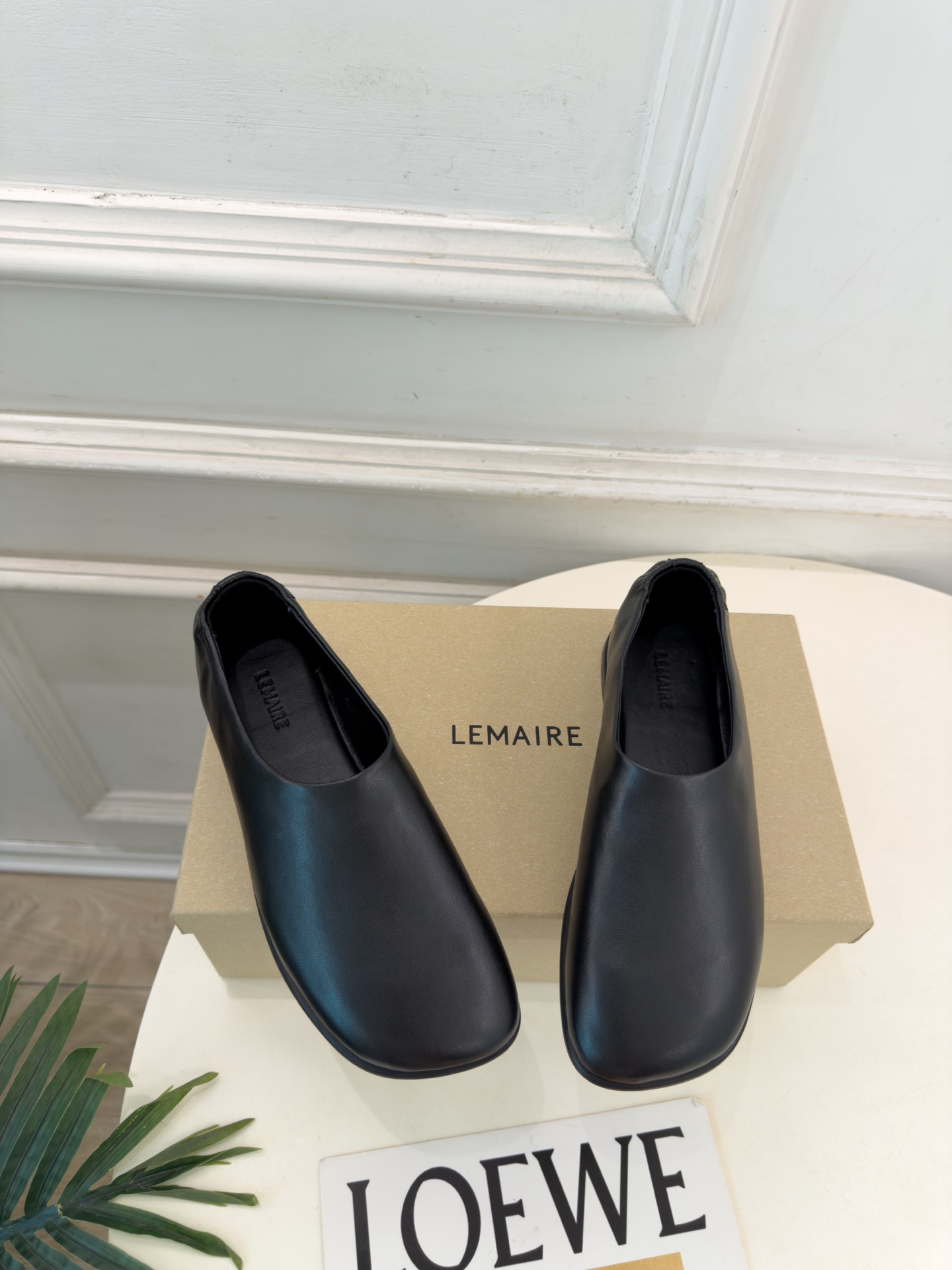 LEMAIRE 2026秋冬新品 极简复古一脚蹬平底鞋 ————————— 作为这两年最受欢迎的设计师牌,设计简单、细 LEMAIRE 2026秋冬新品 极简复古一脚蹬平底鞋 ————————— 作为这两年最受欢迎的设计师牌,设计简单、细