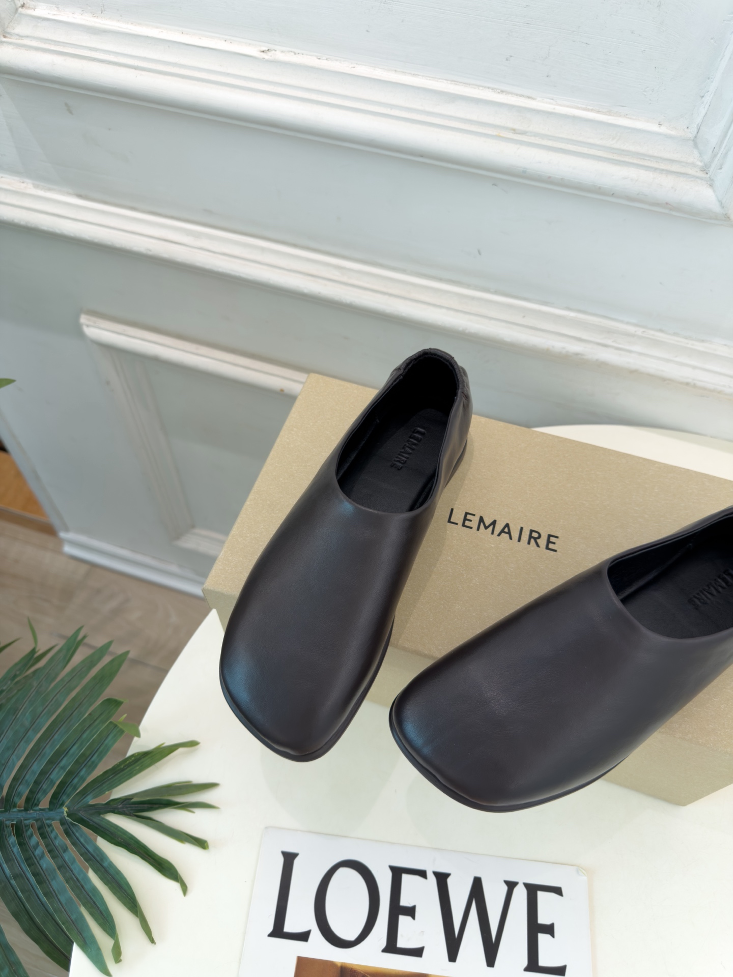 LEMAIRE  2026秋冬新品 极简复古一脚蹬平底鞋 ————————— 作为这两年最受欢迎的设计师牌，设计简单、细