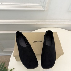 LEMAIRE 2026秋冬新品 极简复古一脚蹬平底鞋 ————————— 作为这两年最受欢迎的设计师牌,设计简单、细 LEMAIRE 2026秋冬新品 极简复古一脚蹬平底鞋 ————————— 作为这两年最受欢迎的设计师牌,设计简单、细