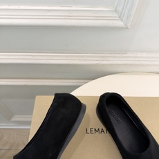LEMAIRE 2026秋冬新品 极简复古一脚蹬平底鞋 ————————— 作为这两年最受欢迎的设计师牌,设计简单、细 LEMAIRE 2026秋冬新品 极简复古一脚蹬平底鞋 ————————— 作为这两年最受欢迎的设计师牌,设计简单、细