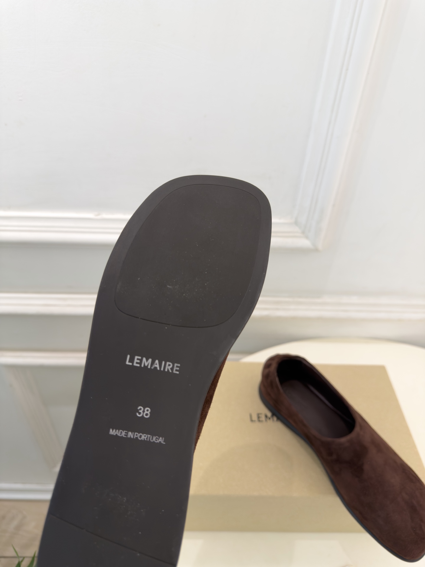 LEMAIRE  2026秋冬新品 极简复古一脚蹬平底鞋 ————————— 作为这两年最受欢迎的设计师牌，设计简单、细