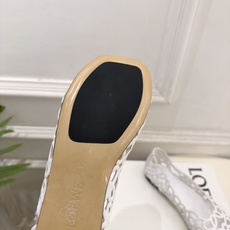 LOEWE 罗意威 2026秋冬新品 Petal Anagram 花瓣头形镂空芭蕾舞鞋 ————————— LOEWE作 LOEWE 罗意威 2026秋冬新品 Petal Anagram 花瓣头形镂空芭蕾舞鞋 ————————— LOEWE作