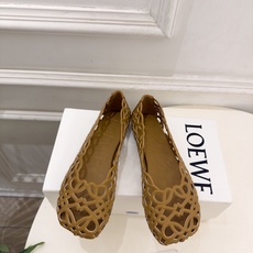 LOEWE 罗意威 2026秋冬新品 Petal Anagram 花瓣头形镂空芭蕾舞鞋 ————————— LOEWE作 LOEWE 罗意威 2026秋冬新品 Petal Anagram 花瓣头形镂空芭蕾舞鞋 ————————— LOEWE作