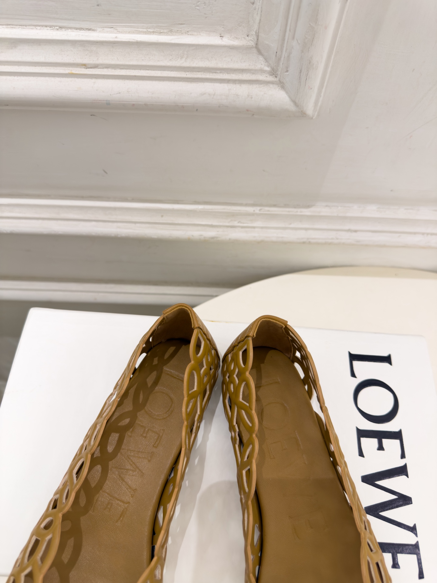 LOEWE 罗意威 2026秋冬新品 Petal Anagram 花瓣头形镂空芭蕾舞鞋 ————————— LOEWE作 LOEWE 罗意威 2026秋冬新品 Petal Anagram 花瓣头形镂空芭蕾舞鞋 ————————— LOEWE作