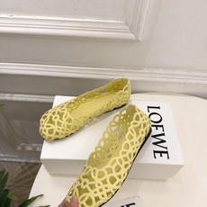 LOEWE 罗意威 2026秋冬新品 Petal Anagram 花瓣头形镂空芭蕾舞鞋 ————————— LOEWE作 LOEWE 罗意威 2026秋冬新品 Petal Anagram 花瓣头形镂空芭蕾舞鞋 ————————— LOEWE作