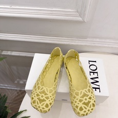 LOEWE 罗意威 2026秋冬新品 Petal Anagram 花瓣头形镂空芭蕾舞鞋 ————————— LOEWE作 LOEWE 罗意威 2026秋冬新品 Petal Anagram 花瓣头形镂空芭蕾舞鞋 ————————— LOEWE作