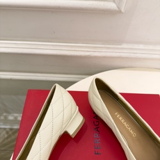 Ferragamo|菲拉格慕26𝐬𝐬 2026秋冬新品 蝴蝶结菱格粗跟单鞋 火爆上新! 这鞋绝对是黑马选手 颜值超高 Ferragamo|菲拉格慕26𝐬𝐬 2026秋冬新品 蝴蝶结菱格粗跟单鞋 火爆上新! 这鞋绝对是黑马选手 颜值超高