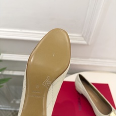 Ferragamo|菲拉格慕26𝐬𝐬 2026秋冬新品 蝴蝶结菱格粗跟单鞋 火爆上新! 这鞋绝对是黑马选手 颜值超高 Ferragamo|菲拉格慕26𝐬𝐬 2026秋冬新品 蝴蝶结菱格粗跟单鞋 火爆上新! 这鞋绝对是黑马选手 颜值超高