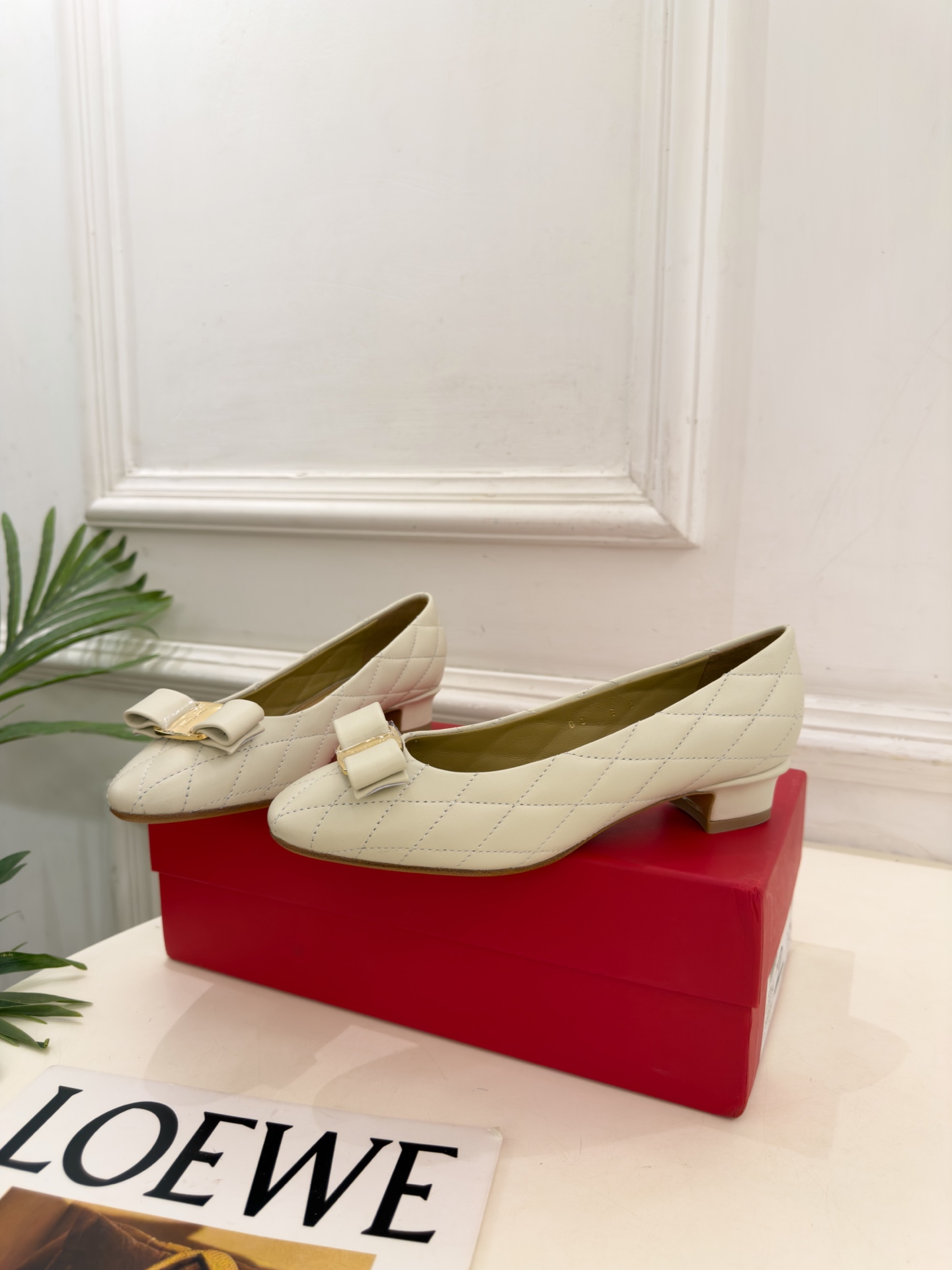 Ferragamo|菲拉格慕26𝐬𝐬 2026秋冬新品 蝴蝶结菱格粗跟单鞋 火爆上新! 这鞋绝对是黑马选手 颜值超高 Ferragamo|菲拉格慕26𝐬𝐬 2026秋冬新品 蝴蝶结菱格粗跟单鞋 火爆上新! 这鞋绝对是黑马选手 颜值超高