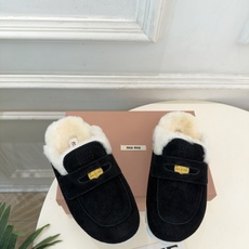 Miu Miu | 缪缪 26𝐬𝐬 🖤2026秋冬新品 专柜主打最新走秀款 Miu Miu金钱币毛毛穆勒拖鞋火爆上 Miu Miu | 缪缪 26𝐬𝐬 🖤2026秋冬新品 专柜主打最新走秀款 Miu Miu金钱币毛毛穆勒拖鞋火爆上