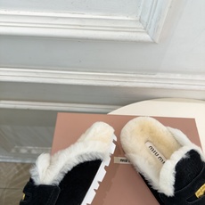 Miu Miu | 缪缪 26𝐬𝐬 🖤2026秋冬新品 专柜主打最新走秀款 Miu Miu金钱币毛毛穆勒拖鞋火爆上 Miu Miu | 缪缪 26𝐬𝐬 🖤2026秋冬新品 专柜主打最新走秀款 Miu Miu金钱币毛毛穆勒拖鞋火爆上