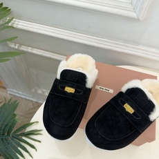 Miu Miu | 缪缪 26𝐬𝐬 🖤2026秋冬新品 专柜主打最新走秀款 Miu Miu金钱币毛毛穆勒拖鞋火爆上 Miu Miu | 缪缪 26𝐬𝐬 🖤2026秋冬新品 专柜主打最新走秀款 Miu Miu金钱币毛毛穆勒拖鞋火爆上