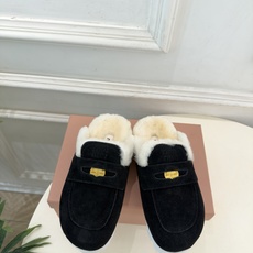 Miu Miu | 缪缪 26𝐬𝐬 🖤2026秋冬新品 专柜主打最新走秀款 Miu Miu金钱币毛毛穆勒拖鞋火爆上 Miu Miu | 缪缪 26𝐬𝐬 🖤2026秋冬新品 专柜主打最新走秀款 Miu Miu金钱币毛毛穆勒拖鞋火爆上
