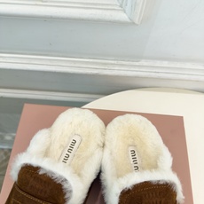 Miu Miu | 缪缪 26𝐬𝐬 🖤2026秋冬新品 专柜主打最新走秀款 Miu Miu金钱币毛毛穆勒拖鞋火爆上 Miu Miu | 缪缪 26𝐬𝐬 🖤2026秋冬新品 专柜主打最新走秀款 Miu Miu金钱币毛毛穆勒拖鞋火爆上