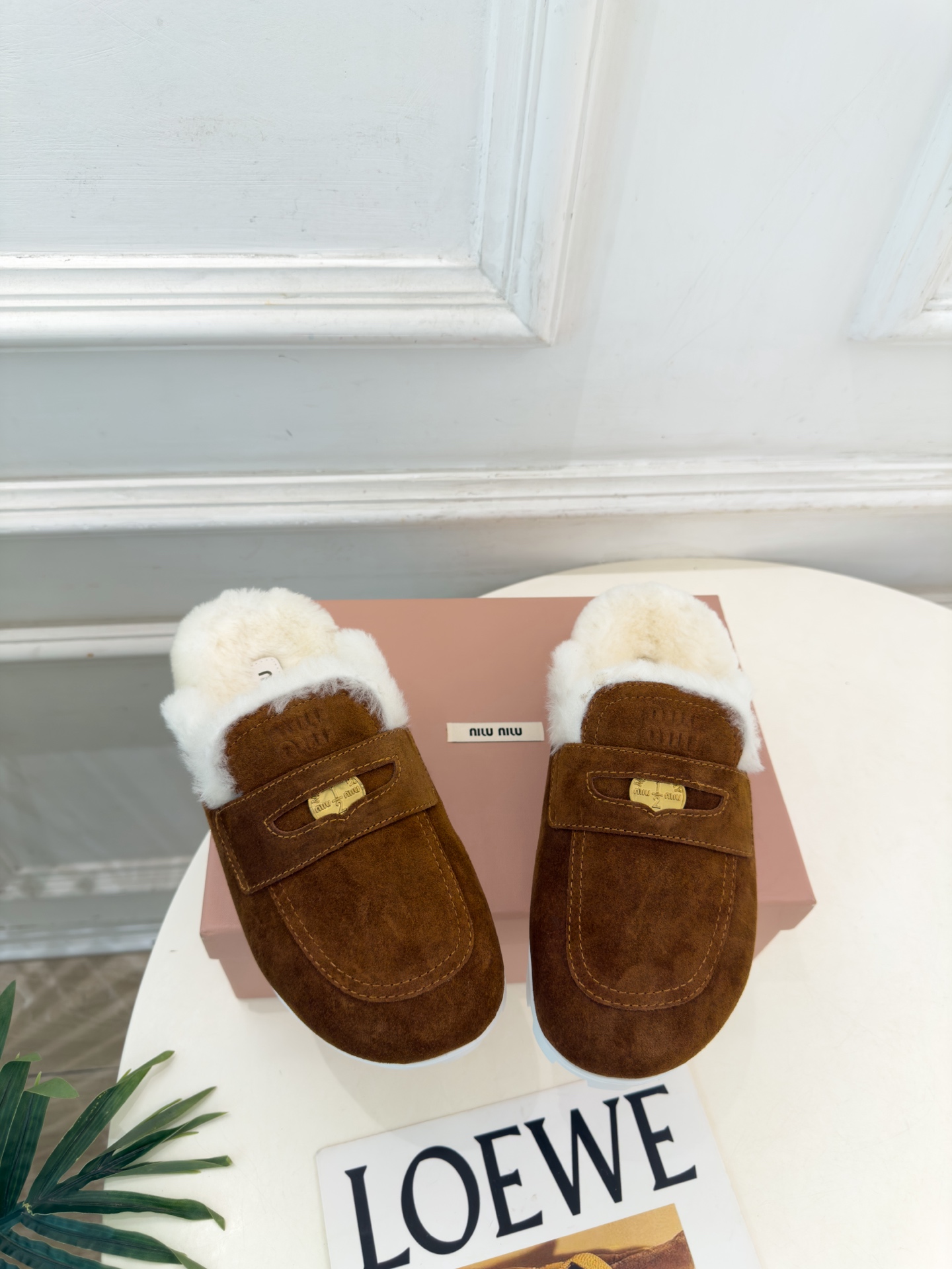 Miu Miu | 缪缪 26𝐬𝐬 🖤2026秋冬新品 专柜主打最新走秀款 Miu Miu金钱币毛毛穆勒拖鞋火爆上 Miu Miu | 缪缪 26𝐬𝐬 🖤2026秋冬新品 专柜主打最新走秀款 Miu Miu金钱币毛毛穆勒拖鞋火爆上