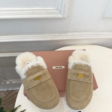 Miu Miu | 缪缪 26𝐬𝐬 🖤2026秋冬新品 专柜主打最新走秀款 Miu Miu金钱币毛毛穆勒拖鞋火爆上 Miu Miu | 缪缪 26𝐬𝐬 🖤2026秋冬新品 专柜主打最新走秀款 Miu Miu金钱币毛毛穆勒拖鞋火爆上