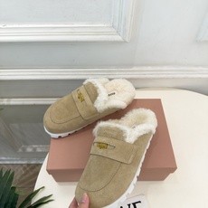 Miu Miu | 缪缪 26𝐬𝐬 🖤2026秋冬新品 专柜主打最新走秀款 Miu Miu金钱币毛毛穆勒拖鞋火爆上 Miu Miu | 缪缪 26𝐬𝐬 🖤2026秋冬新品 专柜主打最新走秀款 Miu Miu金钱币毛毛穆勒拖鞋火爆上