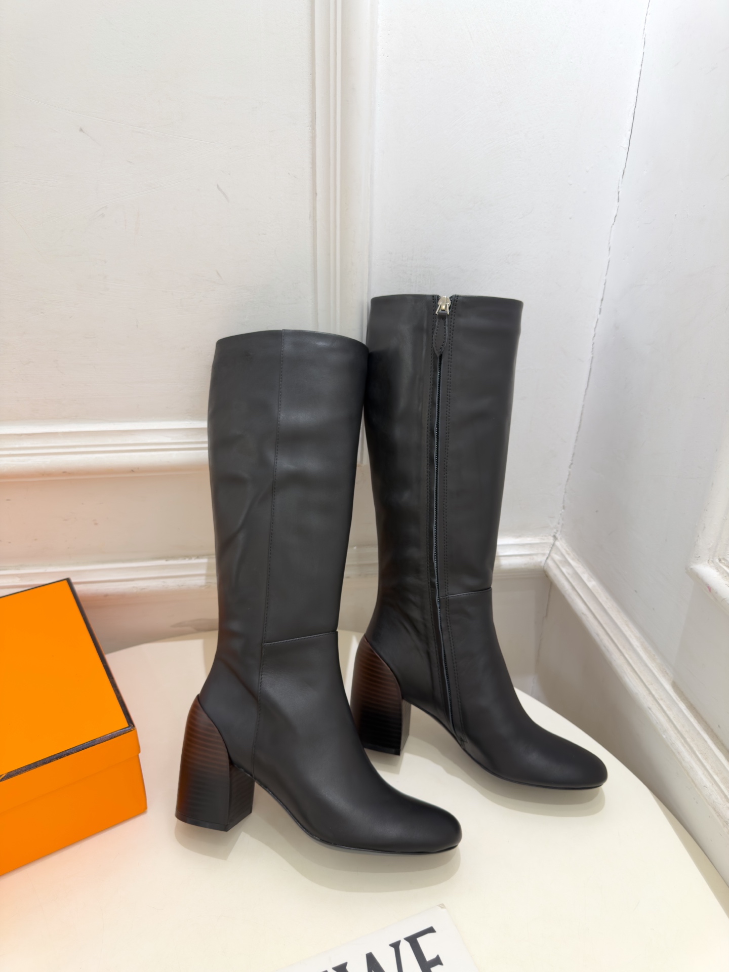 🐎𝐇𝐄𝐑𝐌𝐄* 爱玛仕 26𝐬𝐬 🌈H家专柜新款 2026秋冬新品 极简复古侧拉链粗跟长靴 系列〰 ◽鞋面:原版特定制 🐎𝐇𝐄𝐑𝐌𝐄* 爱玛仕 26𝐬𝐬 🌈H家专柜新款 2026秋冬新品 极简复古侧拉链粗跟长靴 系列〰 ◽鞋面:原版特定制