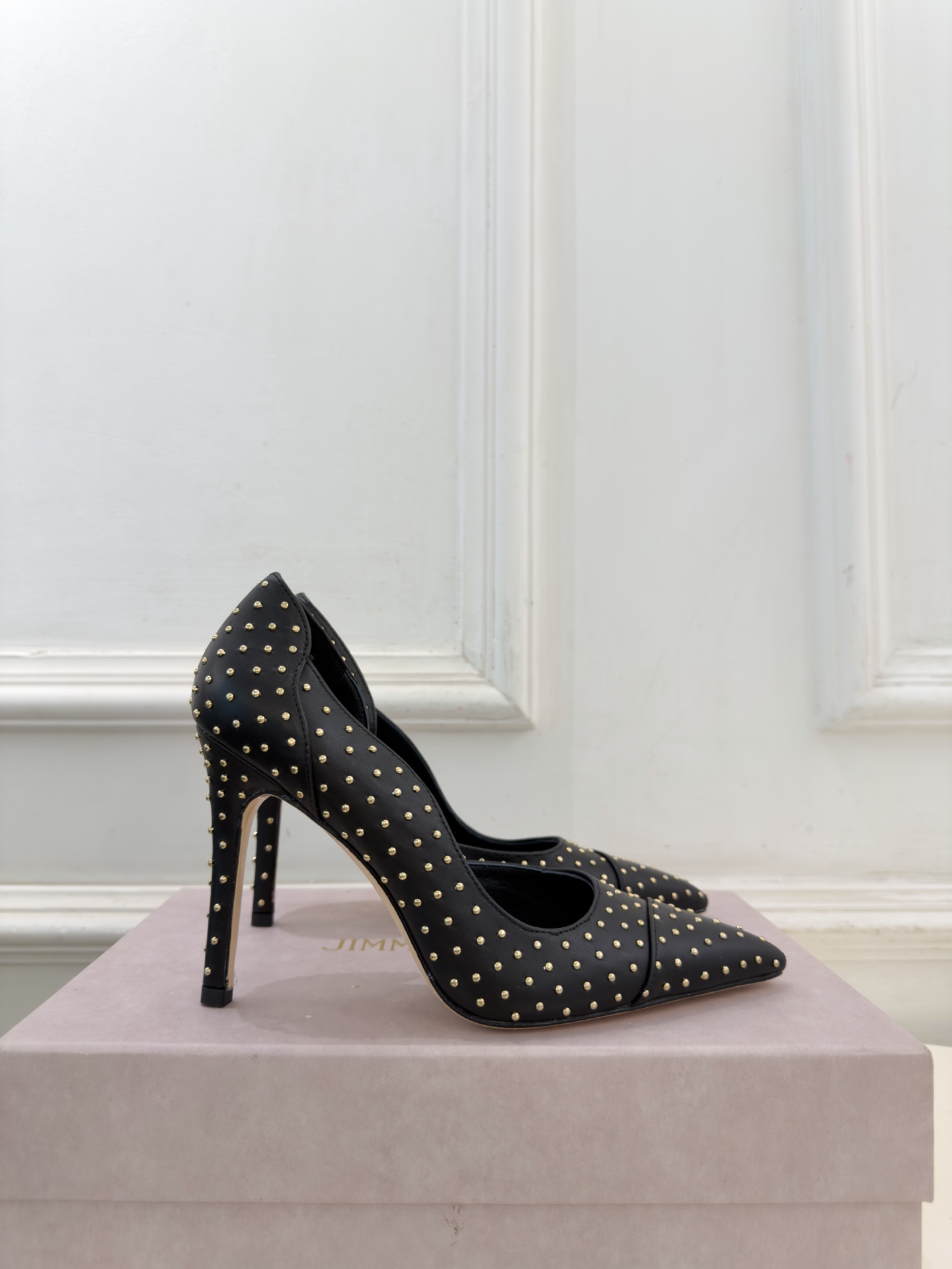 JimmyChoo 吉米周 26𝐬𝐬 ———      ✨ 2026秋冬新品 专柜最新 JC尖头鉚钉内空高跟鞋  BS名